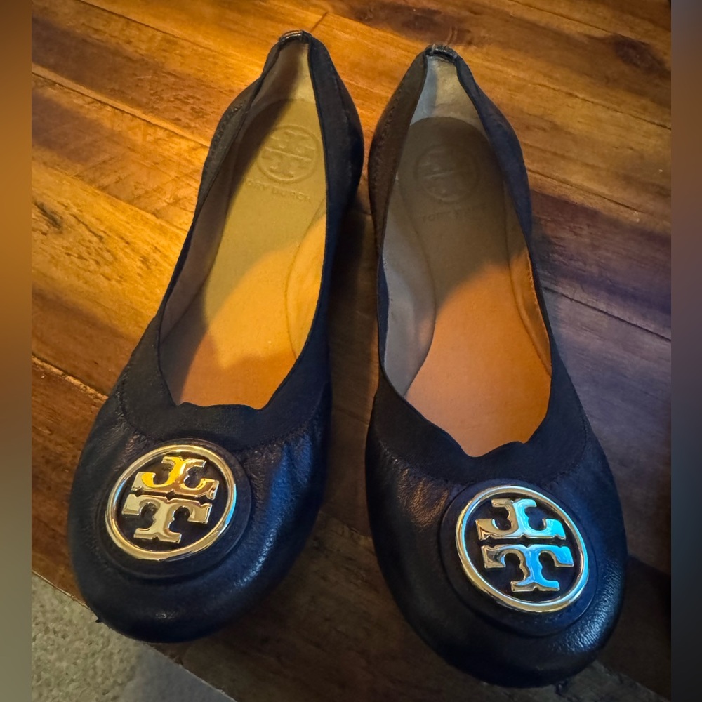 Tory Burch size 6 Caroline black leather flats